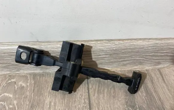 BMW 2 F45 Front door check strap stopper