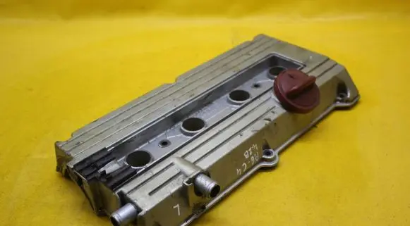 Audi A6 S6 C4 4A Rocker cam cover 077103475E