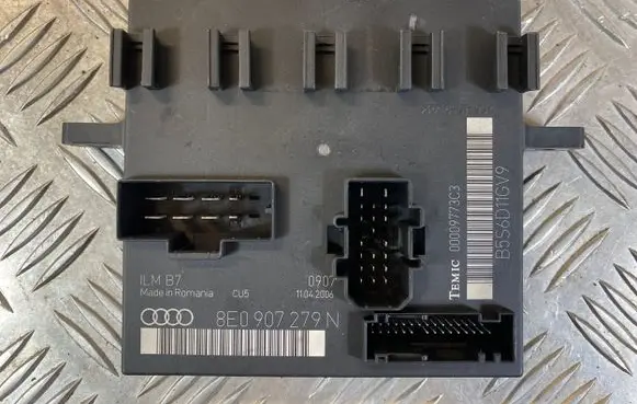 Audi A4 S4 B7 8E 8H Comfort/convenience module 8E0907279N