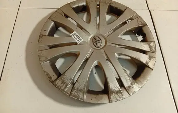 Toyota Auris 150 R15 wheel hub/cap/trim 