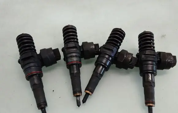 Seat Altea XL Fuel injectors set 038130073F