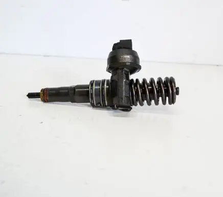 Skoda Fabia Mk2 (5J) Fuel injector 038130073AG