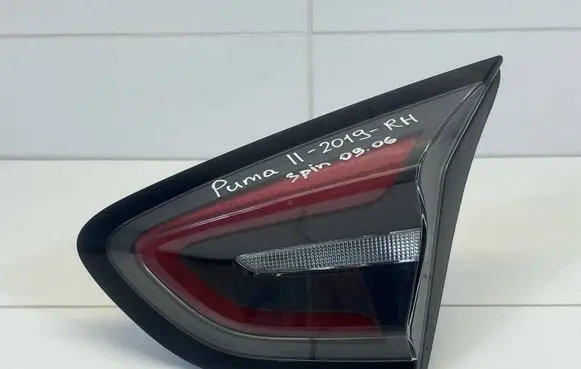 Tailgate rear/tail lights