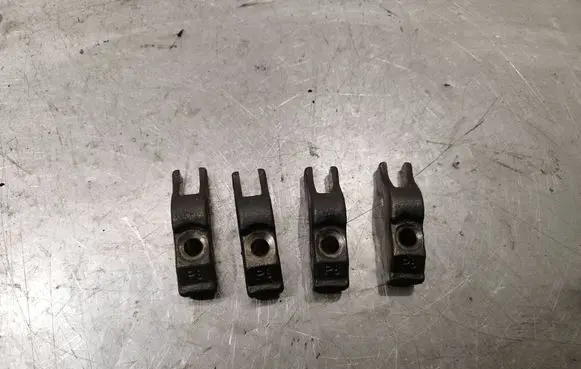 Opel Zafira B Fuel Injector clamp holder 