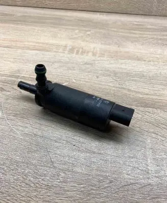 BMW 5 E39 Headlight washer pump 8377613