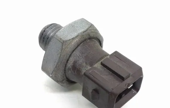 BMW 3 F30 F35 F31 Oil pressure sensor 2367061 236706101
