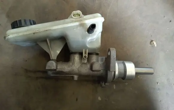 Renault Trafic II (X83) Master brake cylinder 82067008
