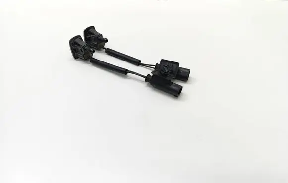 BMW 5 E60 E61 Windshield washer spray nozzle 7132969 1378908