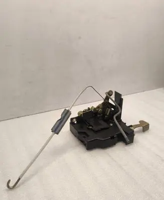 BMW 5 E34 Front door lock 81047810