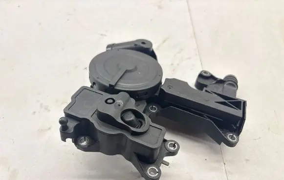 Audi A4 S4 B8 8K Oil breather separator 06H103495