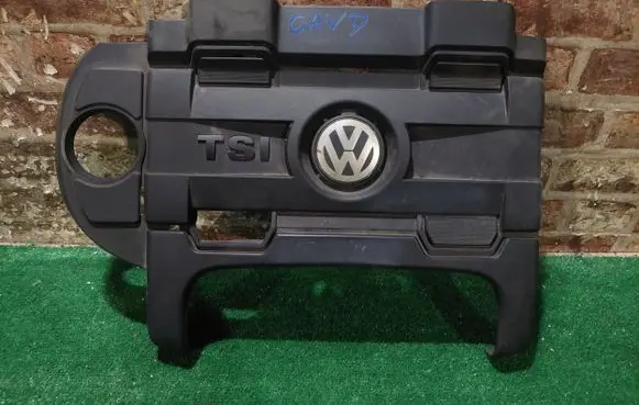 Volkswagen PASSAT B7 Engine cover (trim)