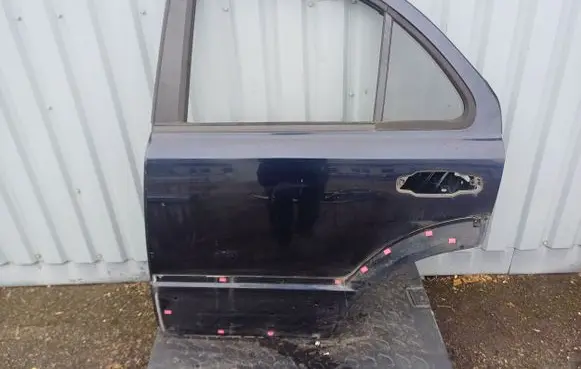 KIA Sorento Rear door