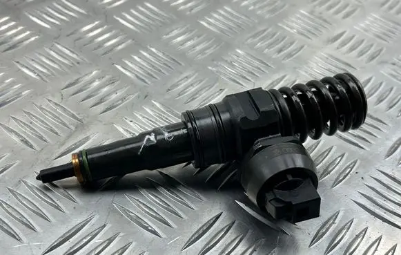 Volkswagen Caddy Fuel injector 038130073BN