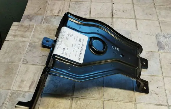 Audi A6 S6 C7 4G Spare wheel mounting bracket 4G0802715