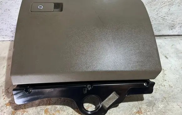 Volkswagen PASSAT B6 Glove box