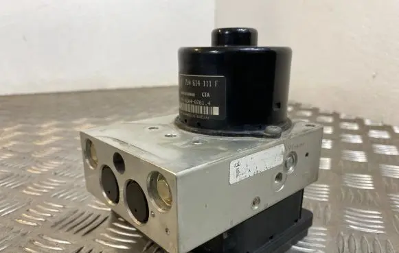 Volkswagen Touareg I ABS Pump 7L0907379E 7L0614111F
