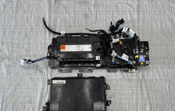 Maserati Grecale Voltage converter/converter module 06701546980