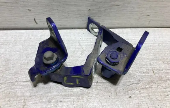 Rear door hinge set