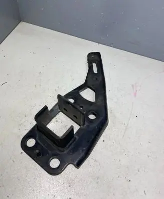 Audi A6 S6 C6 4F Front bumper mounting bracket 4F0805500