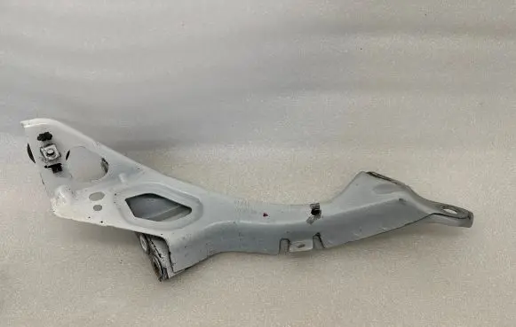 Audi A6 S6 C7 4G Fender mounting bracket 4G0821136A