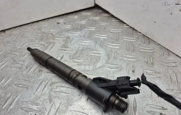 Volvo C30 Fuel injector 0445116046 31303238