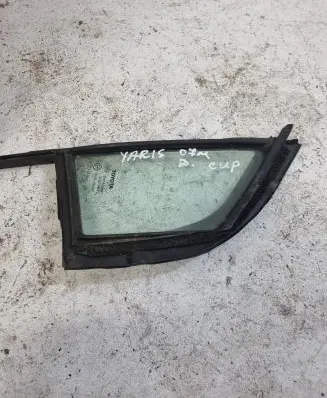 Toyota Yaris Front vent window/glass (coupe) 