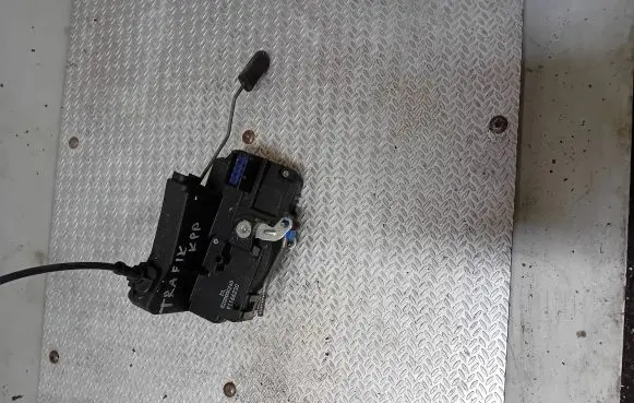 Opel Vivaro Front door lock 91166230