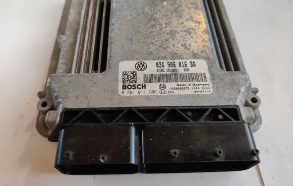 Volkswagen Touran I Engine control unit/module 03G906016BQ 0281011906