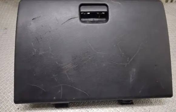Mitsubishi Outlander Glove box