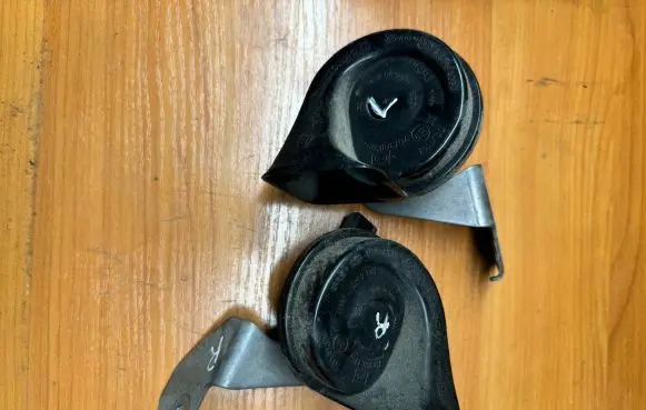 BMW 6 F12 F13 Horn signal 703881157 7284483