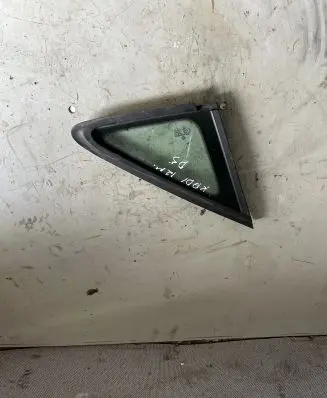 Volkswagen Caddy Front triangle window/glass 