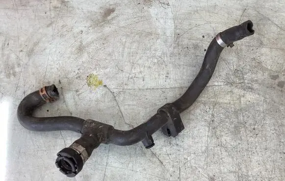 Coolant pipe/hose