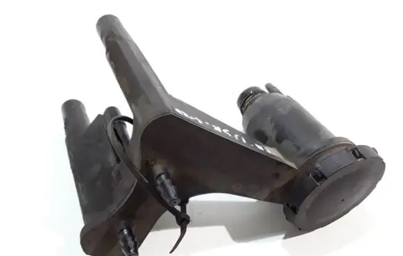 Land Rover Discovery 3 - LR3 Breather/breather pipe/hose 4R8Q6A785AE
