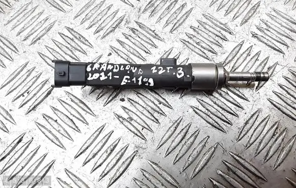 Opel Grandland X Fuel injector 9822715980