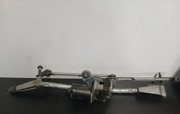 Volvo S60 Front wiper linkage and motor 404775