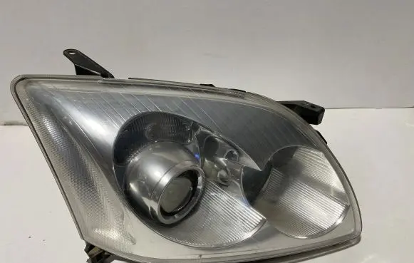 Toyota Avensis T250 Headlight/headlamp