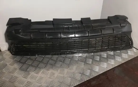 Mercedes-Benz A W169 Front bumper upper radiator grill