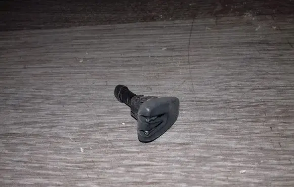 Windshield washer spray nozzle
