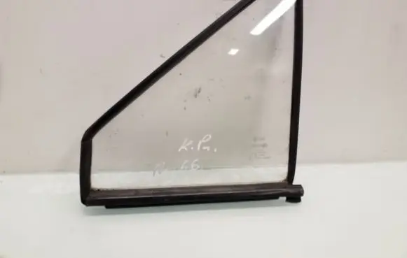 Volkswagen Santana Front door vent window glass four-door 43R000980