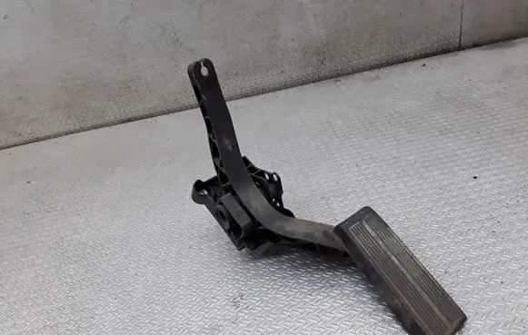 Chrysler Pacifica Accelerator throttle pedal