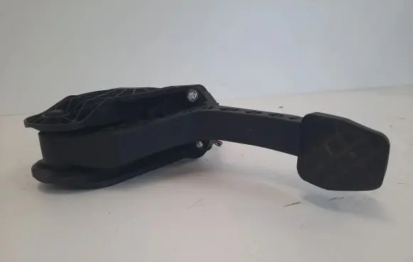Volkswagen PASSAT B6 Clutch pedal 3C1721059T