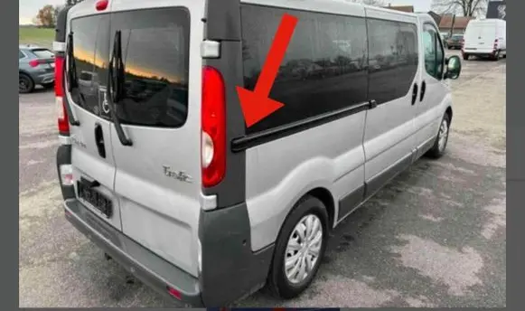 Opel Vivaro Sliding door rail trim 675627 59334