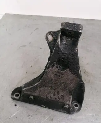 Volkswagen PASSAT B5.5 Engine mounting bracket 8D0199308AG