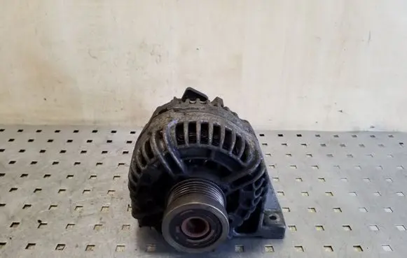 Volvo XC70 Generator/alternator 30667787 0124525060