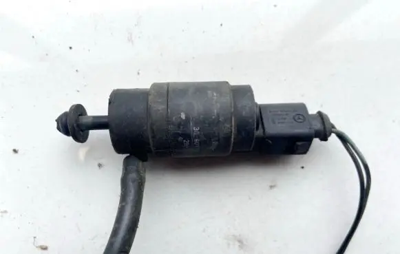 Mercedes-Benz E W211 Windscreen/windshield washer pump 3090179