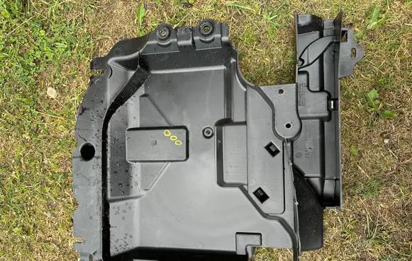 Mercedes-Benz GLE (W166 - C292) Dashboard lower bottom trim panel A1666800704 15446487