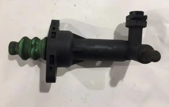 Volkswagen Polo Clutch master cylinder 4q0721261d