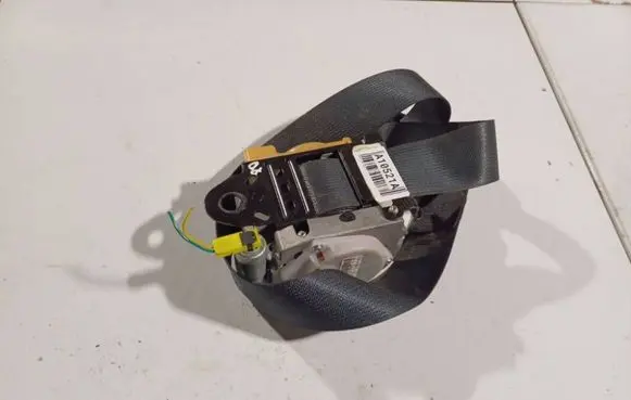 Nissan Note (E11) Front seatbelt 868849U10A