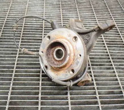 Peugeot 208 Front wheel hub