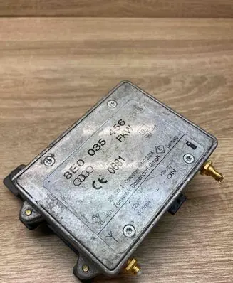 Audi A4 S4 B6 8E 8H Aerial antenna amplifier 8E0035456